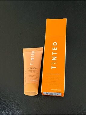 Live tinyed Hueguard Mineral Sunscreen Primer - Peachy Orange